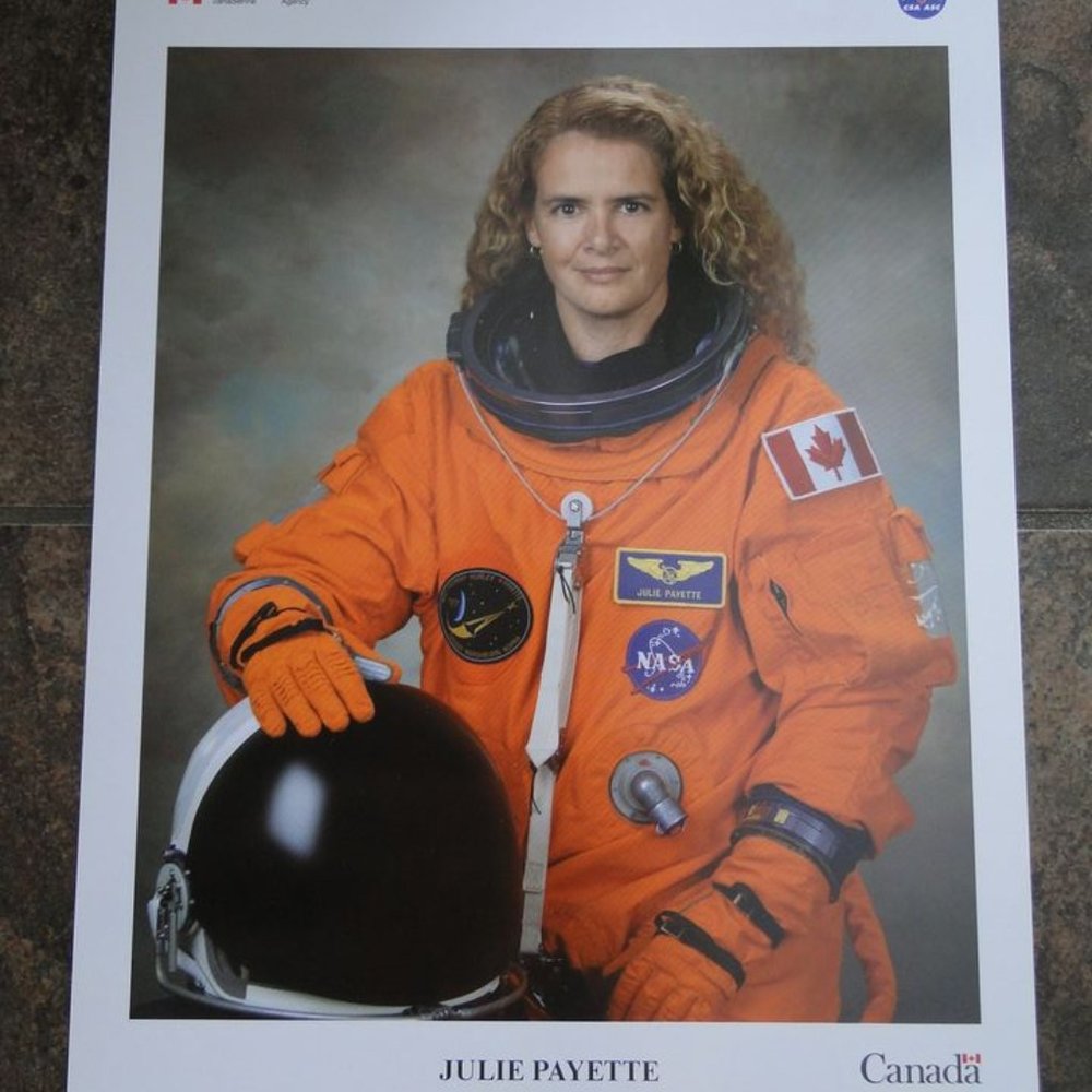 6 Photos Astronaute Canadien + +
